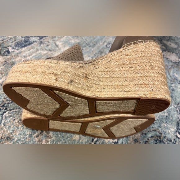 Tan Marc Fisher heels, size 8 - Picture 5 of 8